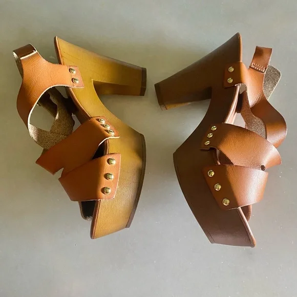 Mossimo Supply Co. Brown Platform Sandals - Picture 2 of 12
